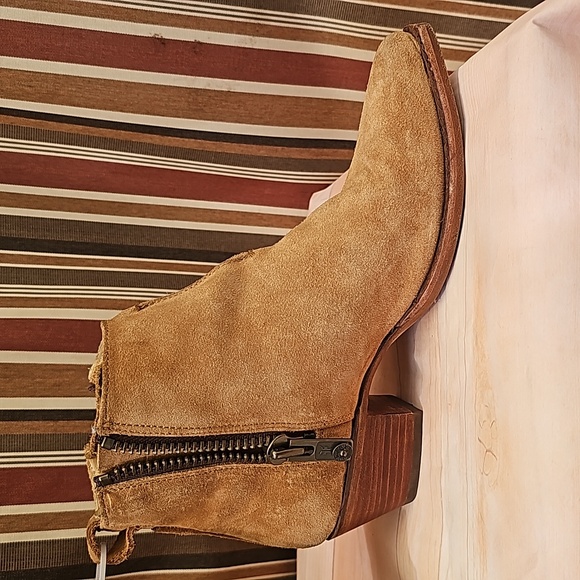Fyre ankle cut boots. - Picture 6 of 11